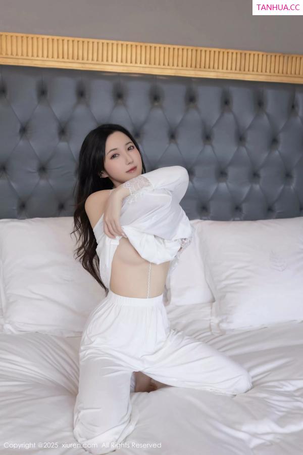 鱼子酱fish  [XiuRen]高清写真图 2025.06.20 No.10445 鱼子酱Fish 印尼旅拍第15张图片